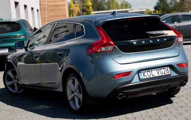 VOLVO V40 T3