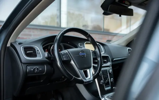 VOLVO V40 T3