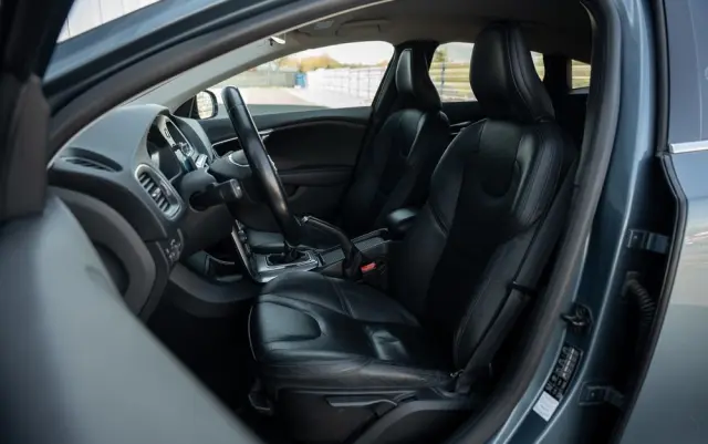 VOLVO V40 T3