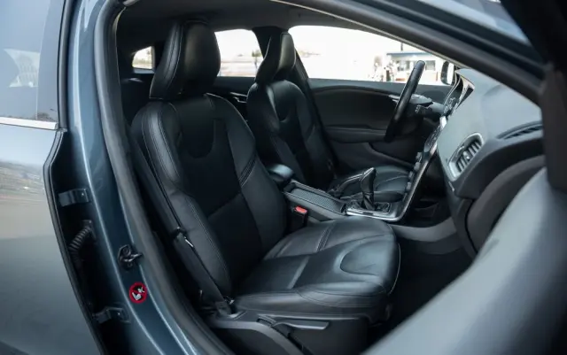 VOLVO V40 T3