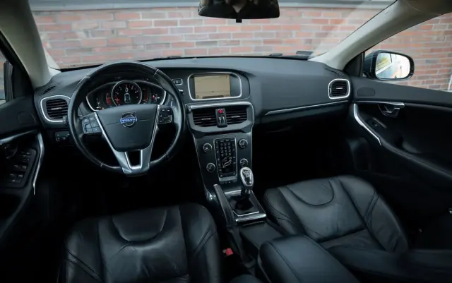 VOLVO V40 T3