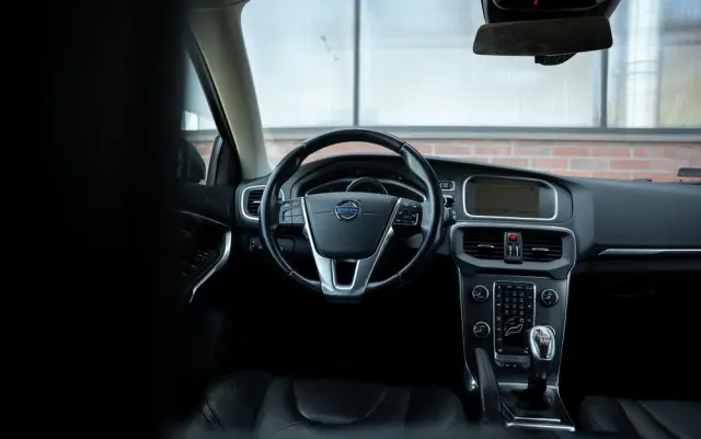 VOLVO V40 T3