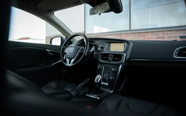 VOLVO V40 T3