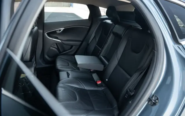VOLVO V40 T3