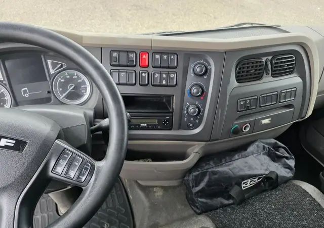 DAF LF 12/260 ZESTAW TANDEM  PRZEJAZDOWY 120m2 SALON PL. 