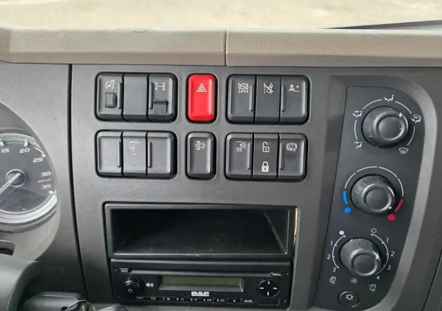 DAF LF 12/260 ZESTAW TANDEM  PRZEJAZDOWY 120m2 SALON PL. 