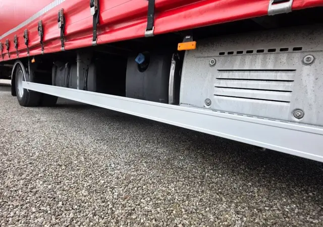 DAF LF 12/260 ZESTAW TANDEM  PRZEJAZDOWY 120m2 SALON PL. 