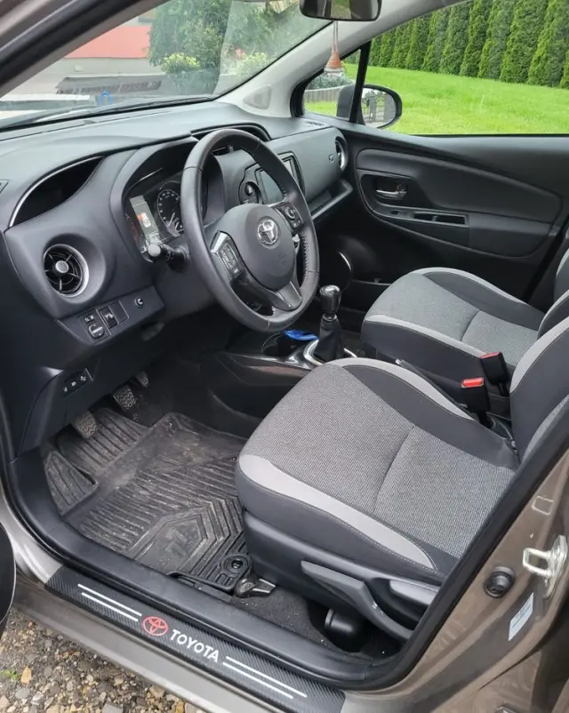 TOYOTA Yaris 1.5 Comfort