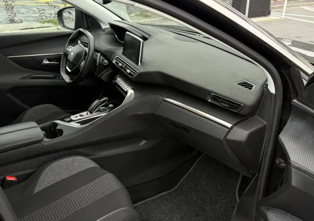 PEUGEOT 5008 1.5 BlueHDi Active S&S EAT8