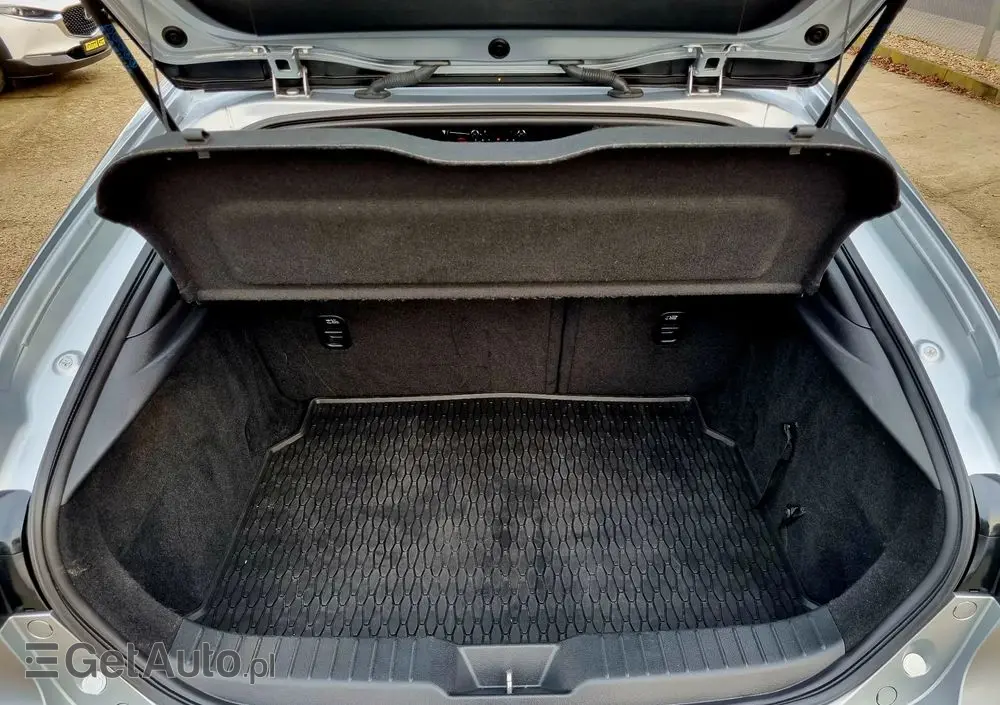 MAZDA 3 SKYACTIV-G 2.0 M-Hybrid DRIVE