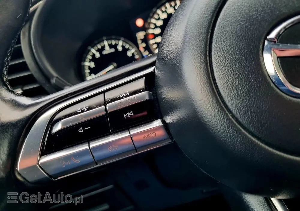 MAZDA 3 SKYACTIV-G 2.0 M-Hybrid DRIVE