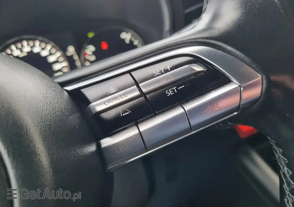 MAZDA 3 SKYACTIV-G 2.0 M-Hybrid DRIVE