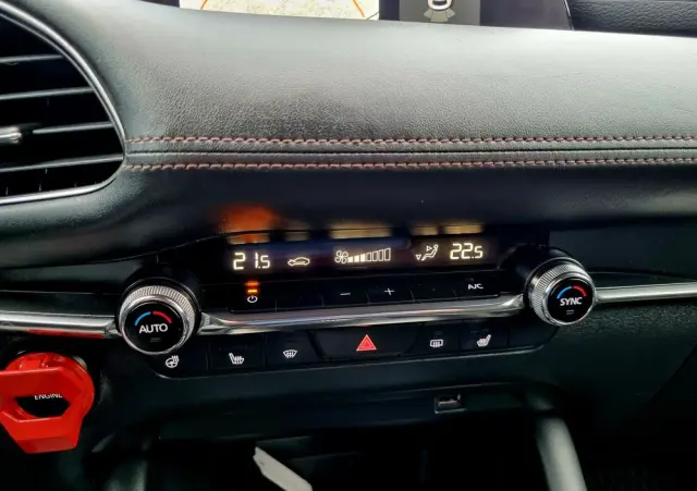 MAZDA 3 SKYACTIV-G 2.0 M-Hybrid DRIVE