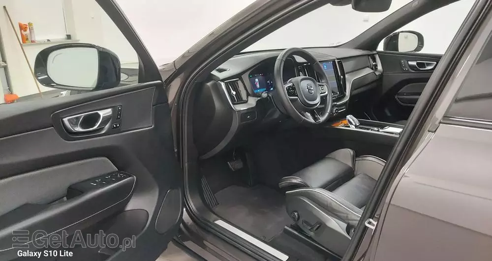 VOLVO XC 60 B4 D Plus Dark