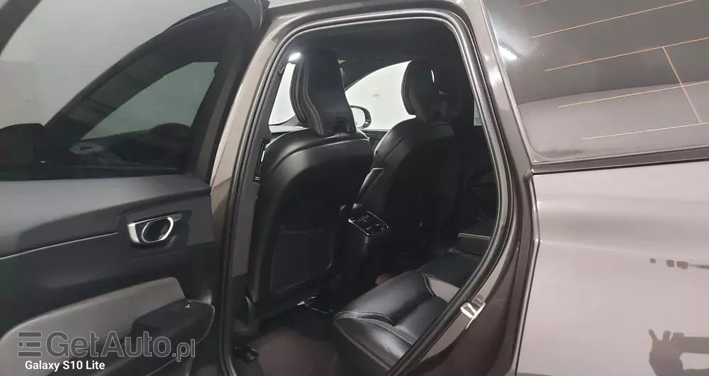 VOLVO XC 60 B4 D Plus Dark