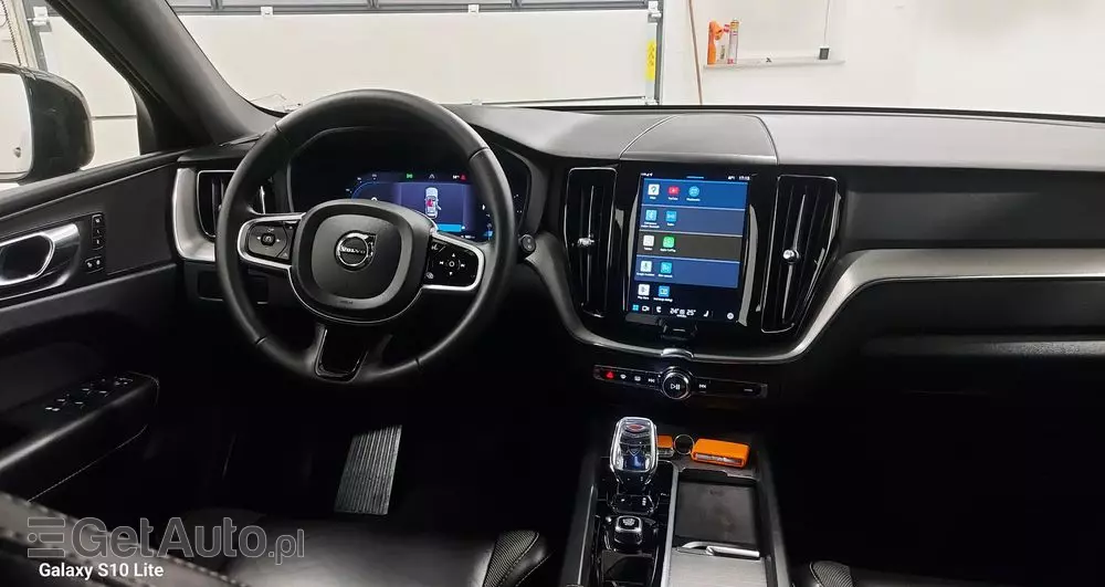 VOLVO XC 60 B4 D Plus Dark