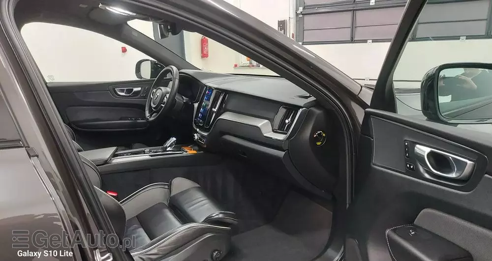 VOLVO XC 60 B4 D Plus Dark