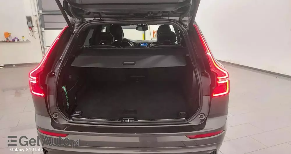 VOLVO XC 60 B4 D Plus Dark