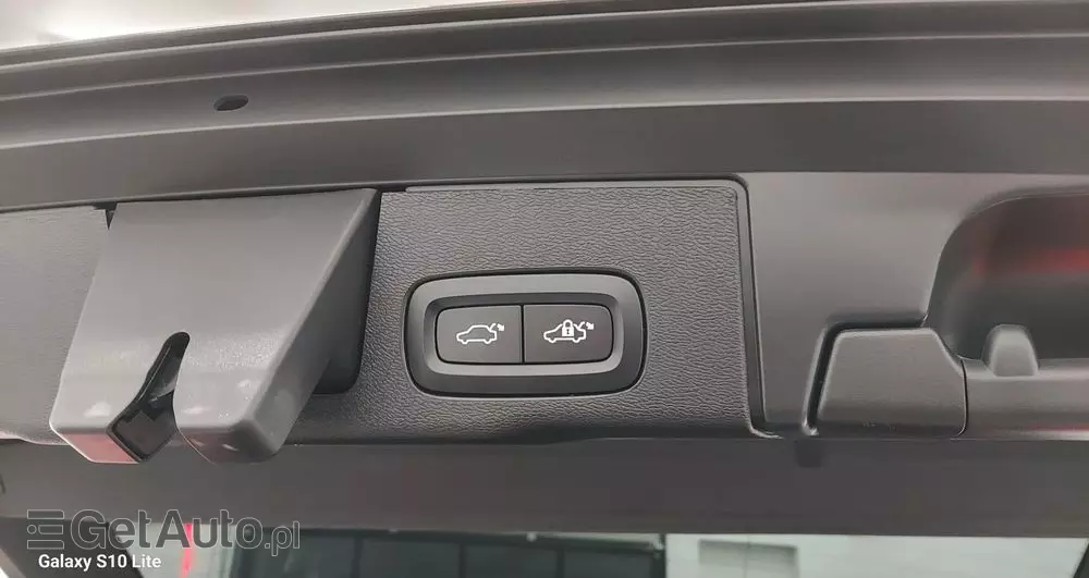 VOLVO XC 60 B4 D Plus Dark