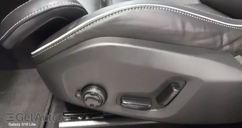 VOLVO XC 60 B4 D Plus Dark