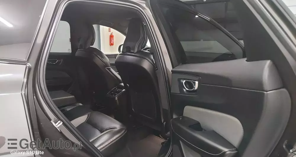 VOLVO XC 60 B4 D Plus Dark