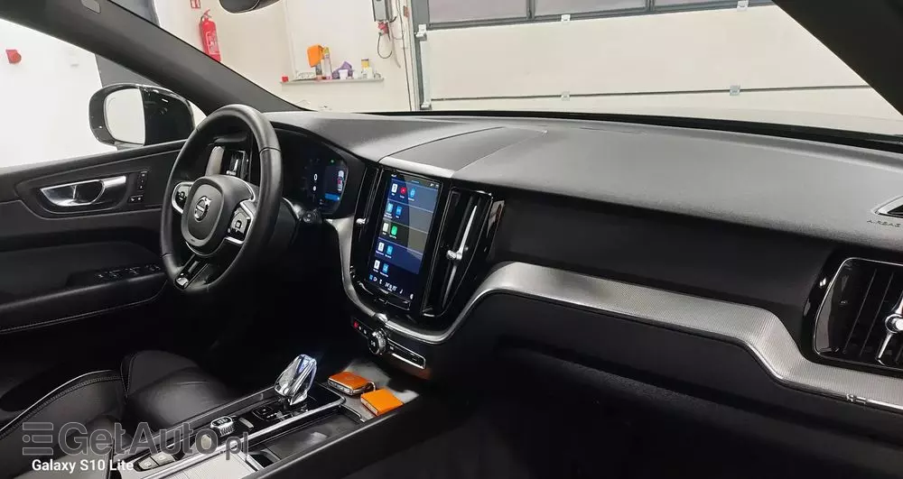 VOLVO XC 60 B4 D Plus Dark