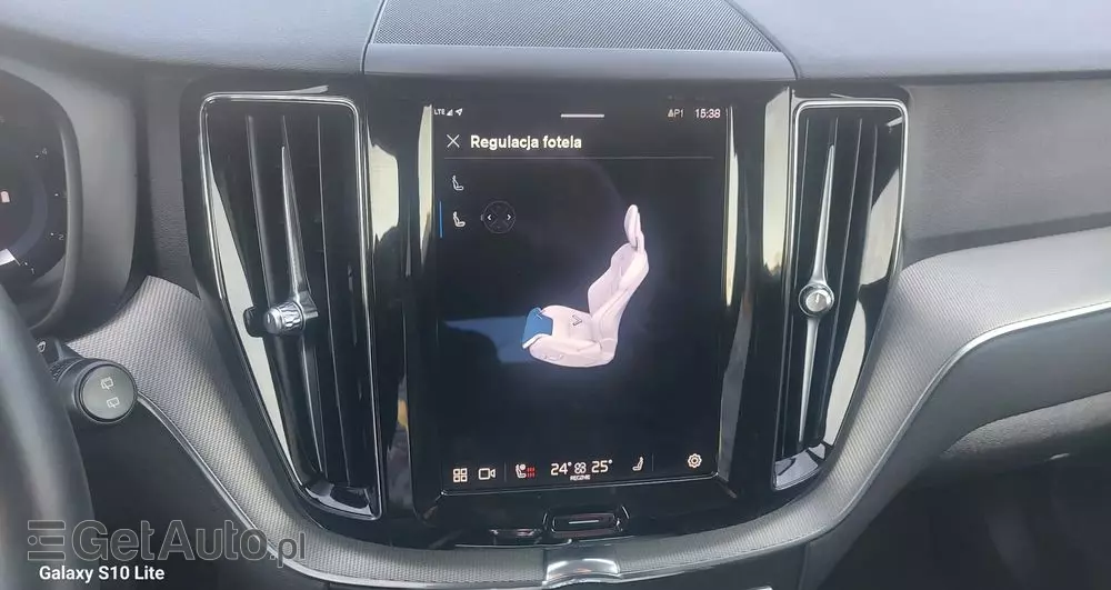 VOLVO XC 60 B4 D Plus Dark