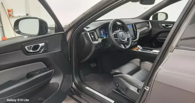 VOLVO XC 60 B4 D Plus Dark