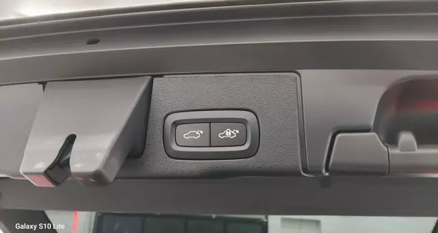 VOLVO XC 60 B4 D Plus Dark