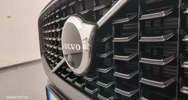 VOLVO XC 60 B4 D Plus Dark