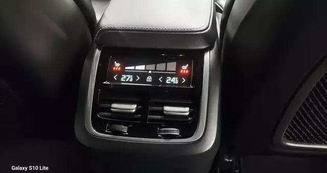 VOLVO XC 60 B4 D Plus Dark