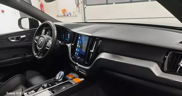 VOLVO XC 60 B4 D Plus Dark