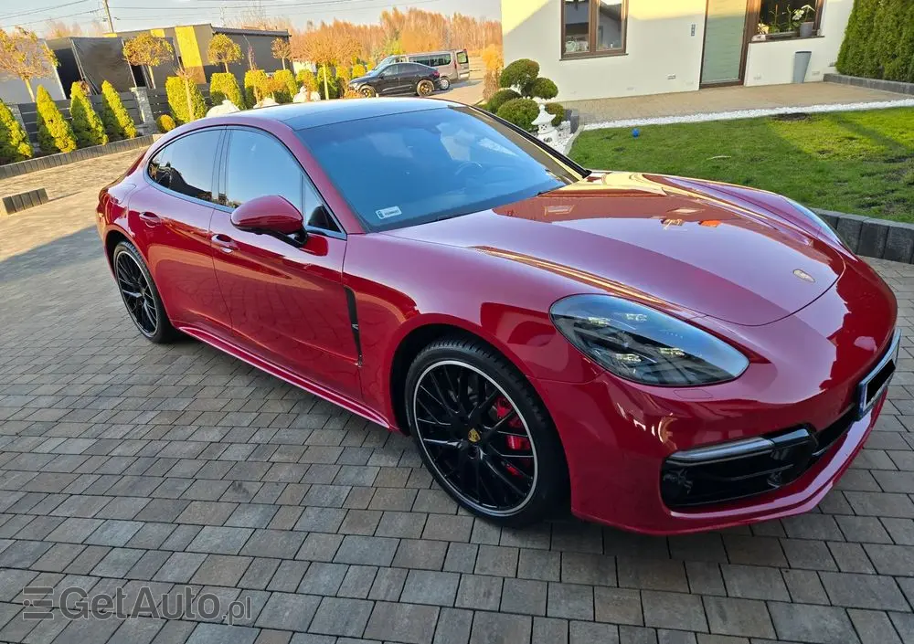 PORSCHE Panamera 