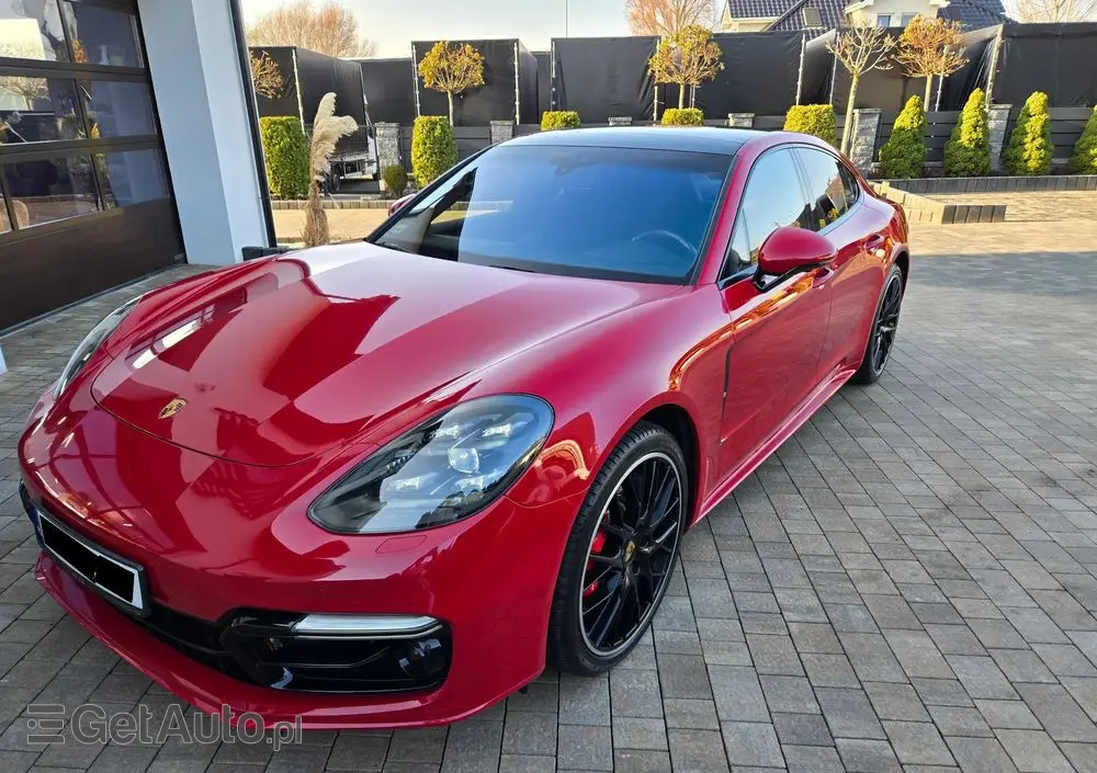 PORSCHE Panamera 