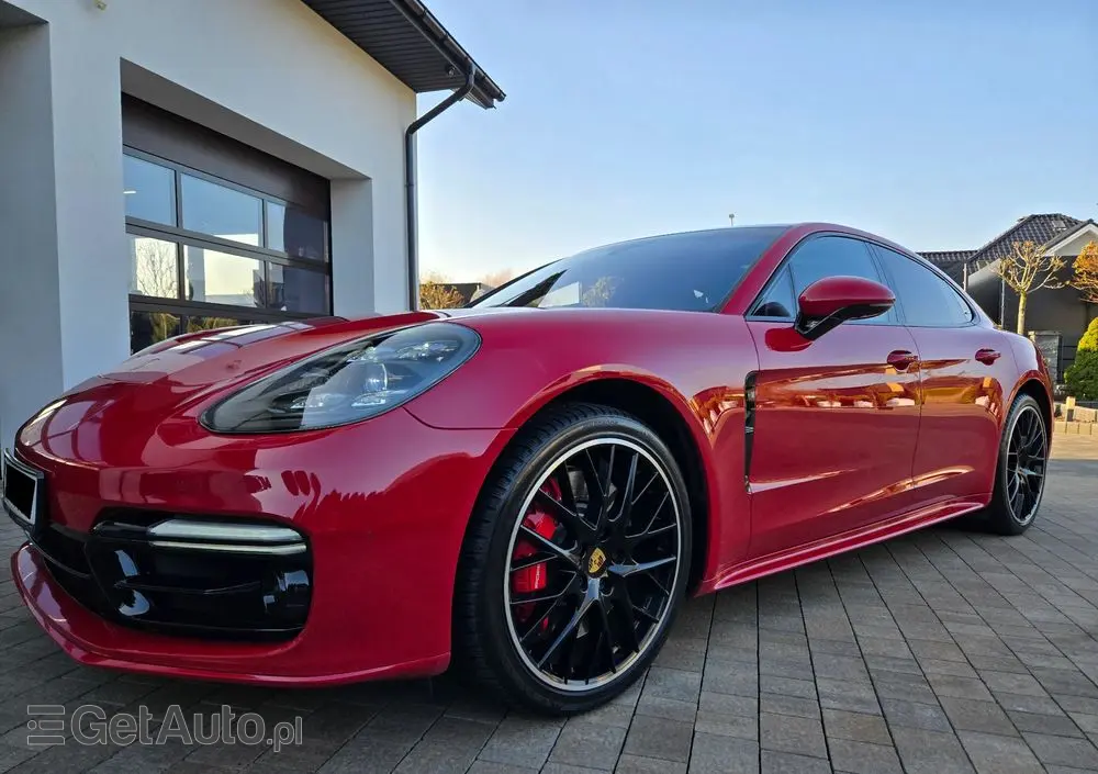 PORSCHE Panamera 