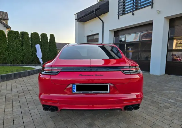 PORSCHE Panamera 