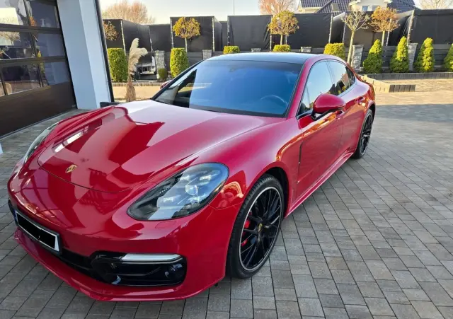 PORSCHE Panamera 