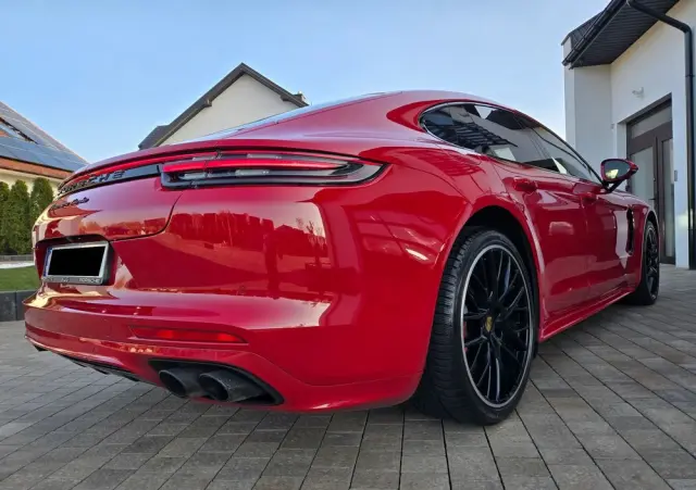 PORSCHE Panamera 