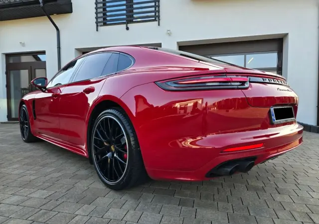 PORSCHE Panamera 