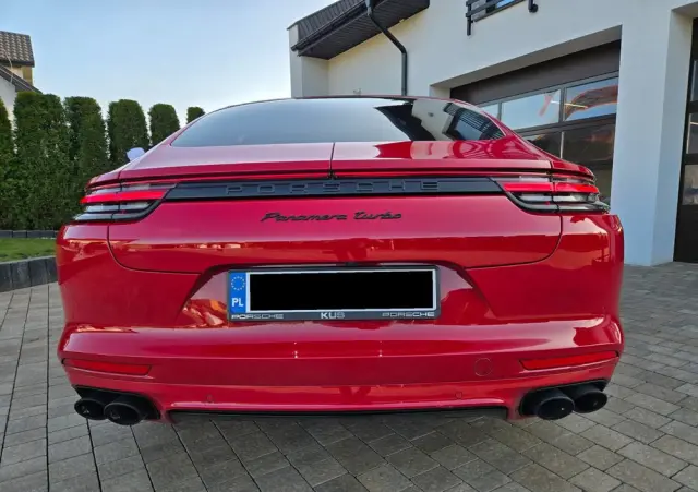 PORSCHE Panamera 