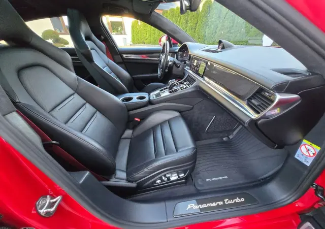 PORSCHE Panamera 