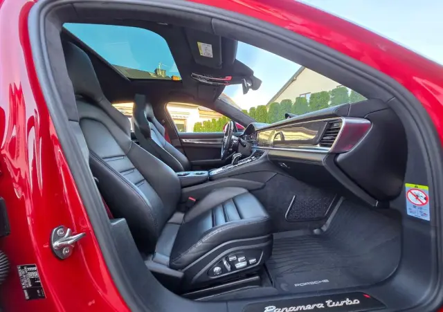 PORSCHE Panamera 