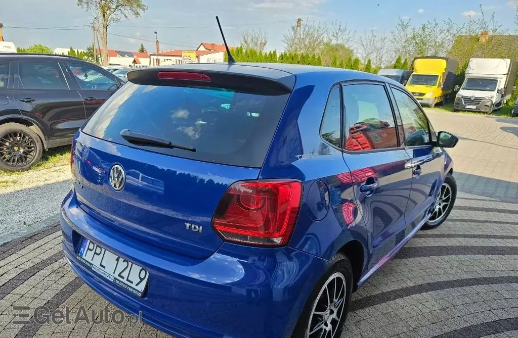 VOLKSWAGEN Polo 