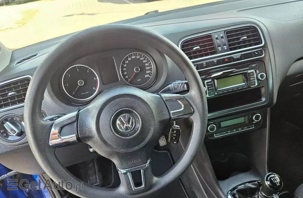 VOLKSWAGEN Polo 