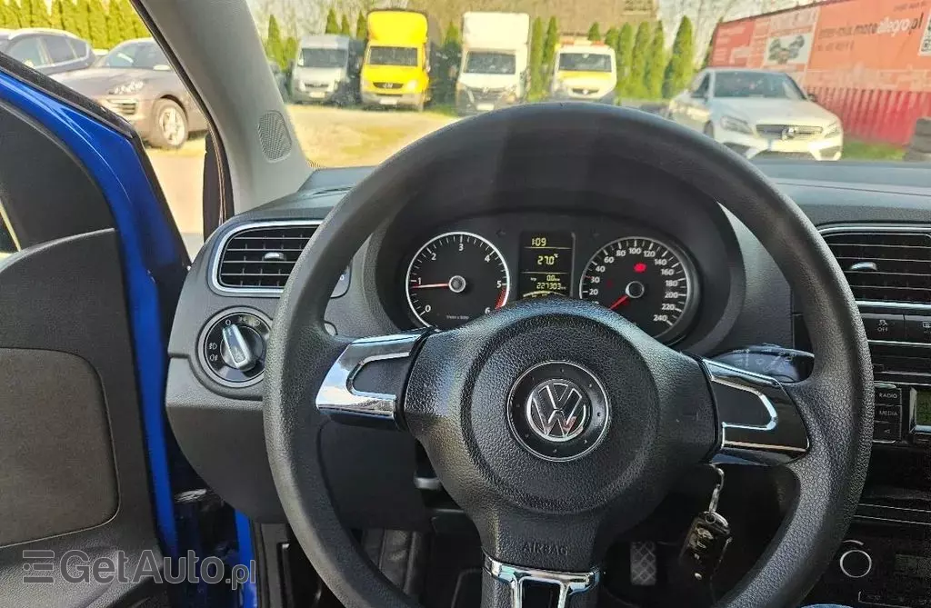 VOLKSWAGEN Polo 