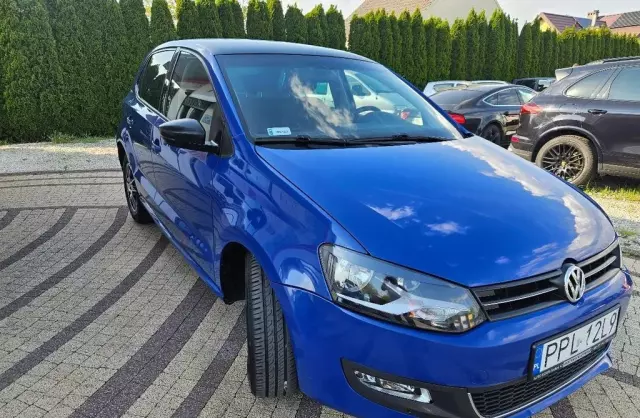 VOLKSWAGEN Polo 