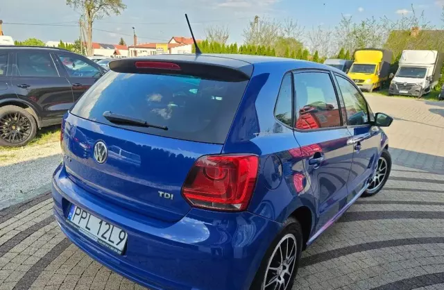 VOLKSWAGEN Polo 