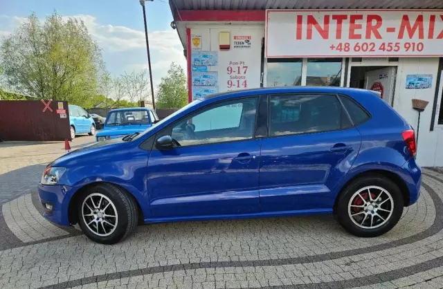 VOLKSWAGEN Polo 