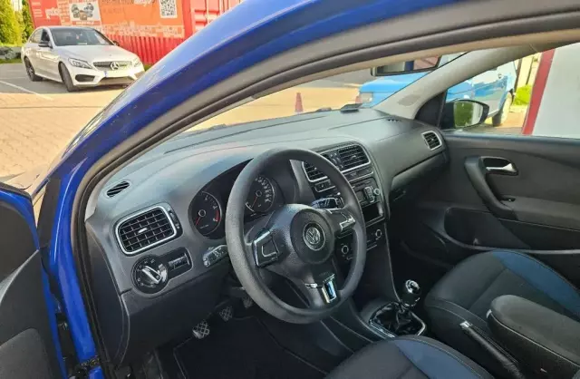 VOLKSWAGEN Polo 