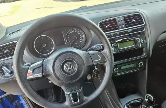 VOLKSWAGEN Polo 